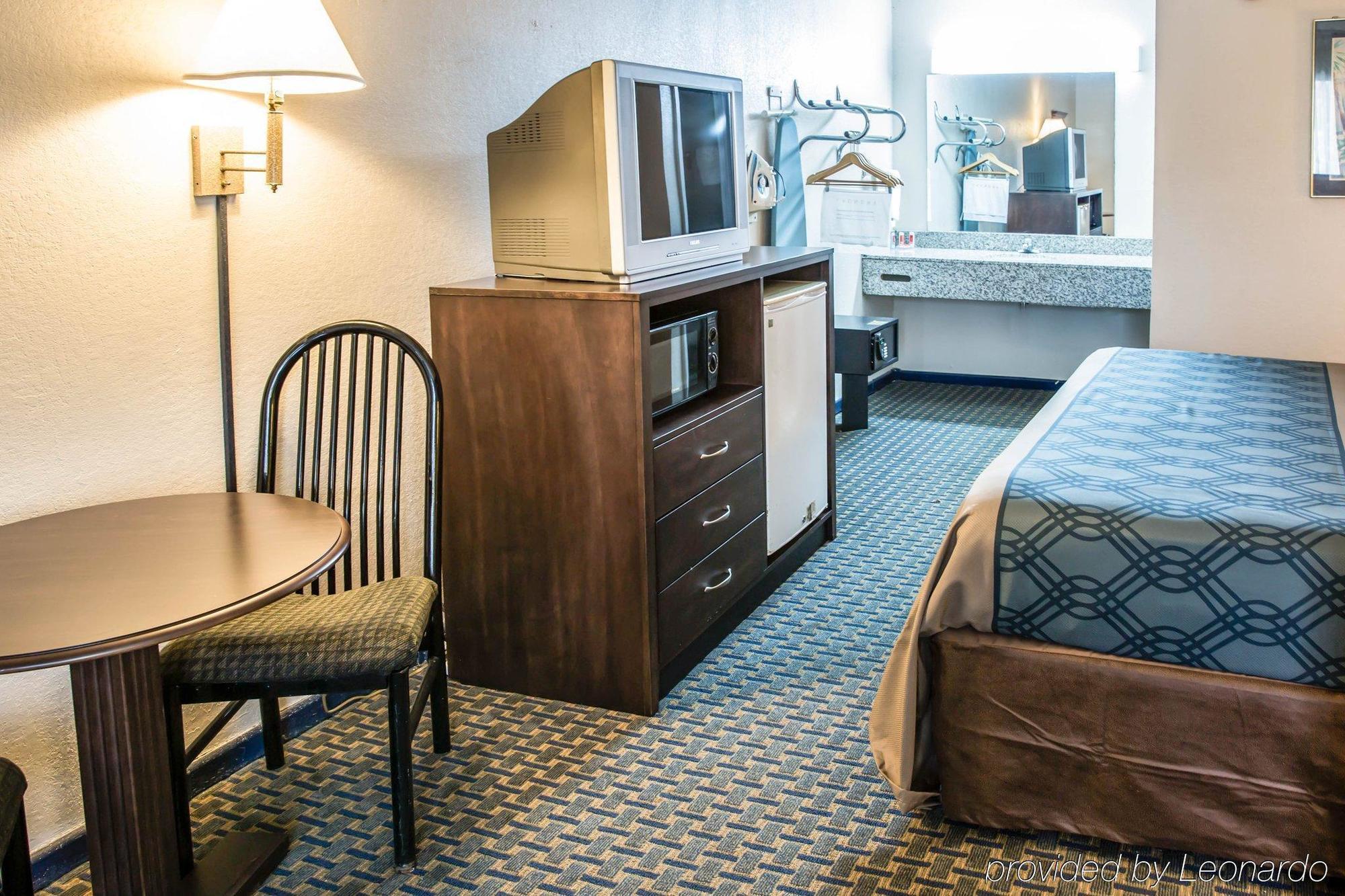 Rodeway Inn & Suites Wilmington North Exteriér fotografie