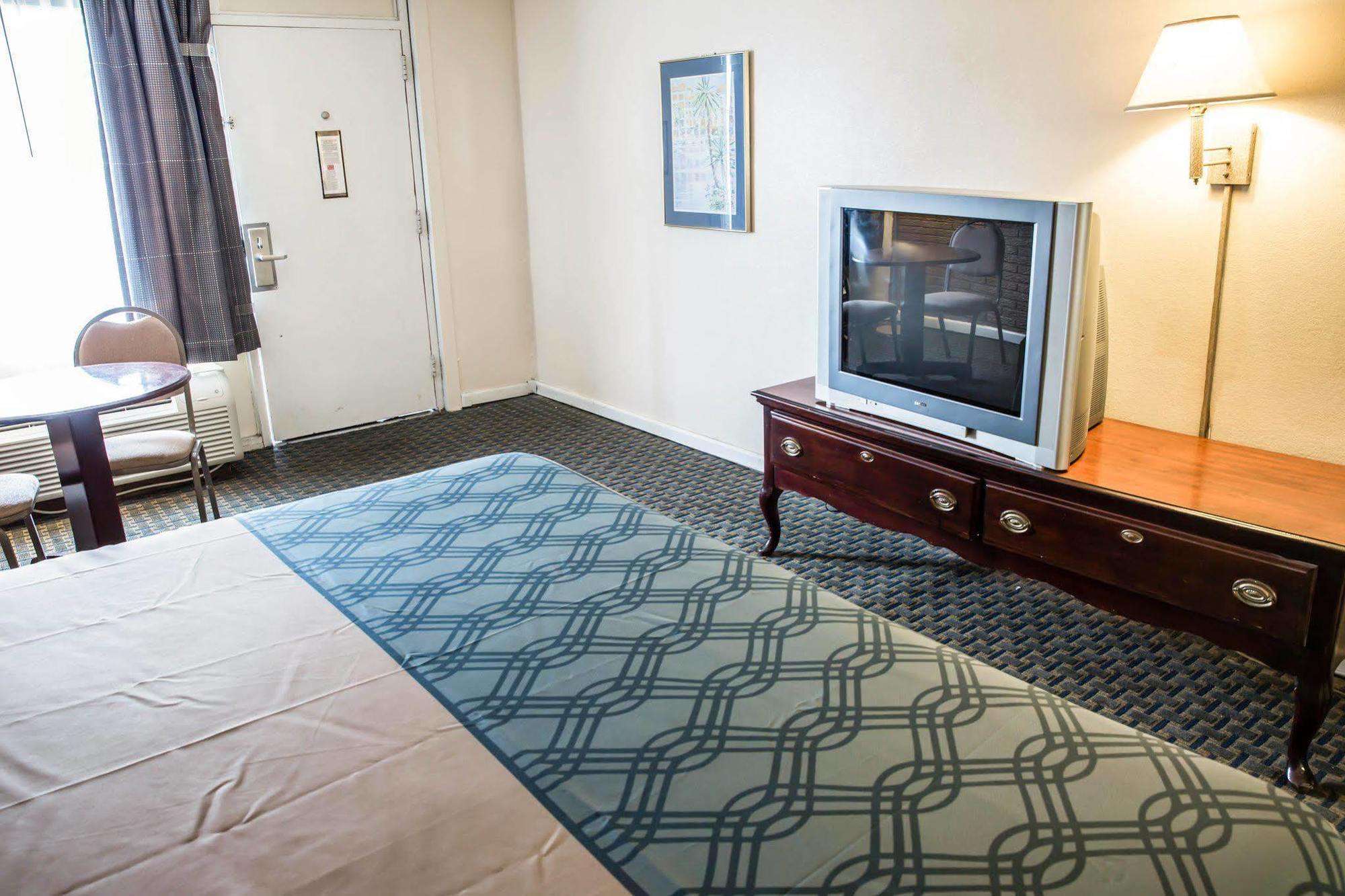 Rodeway Inn & Suites Wilmington North Exteriér fotografie
